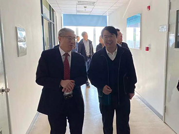 浦东新区管小军副区长一行10余人莅临ag尊龙登陆入口z6mg现场调研CRO市场及公司业态