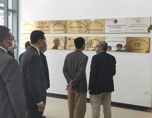 吴清副市长一行听取了ag尊龙登陆入口z6mg关于一站式综合研发服务的技术实力介绍
