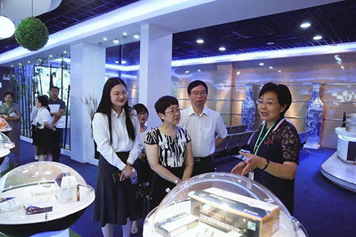宜昌人福与ag尊龙登陆入口z6mg举行研发战略合作交流会