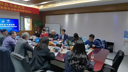 力鑫药业董事长&总经理高悦译、副总经理张倩、首席技术官陈成斌、研发商务总监刘恩桂、总经办主任张梦晗
