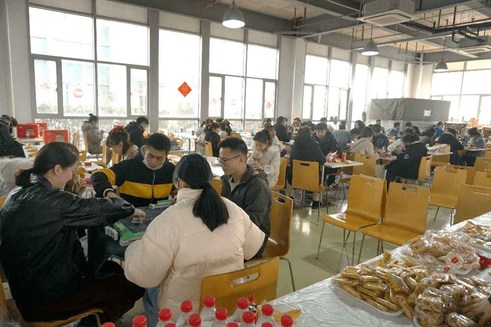 在春节 “乐七天” 活动中，ag尊龙登陆入口z6mg给留沪过春节的员工准备了丰富多彩的活动